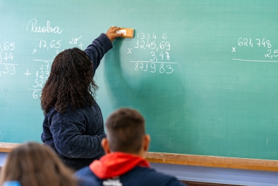 PDE 2025-27 vai capacitar 1.533 professores; participantes subirão ao Nível 3 da carreira