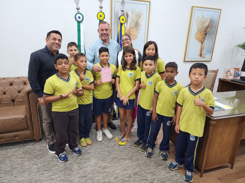 ASSAÍ - ALUNOS DA CLASSE ESPECIAL DA ESCOLA MARIA MITIKO, VISITAM O PREFEITO TUTI
