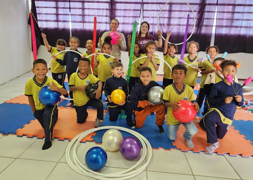 ASSAÍ - OFICINA DE GINÁSTICA RÍTMICA RECEBE MATERIAIS ESPORTIVOS