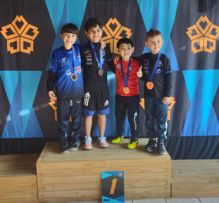 Assaí - Mais uma vez nossos atletas da escolinha esportiva de Tênis de Mesa fizeram bonito